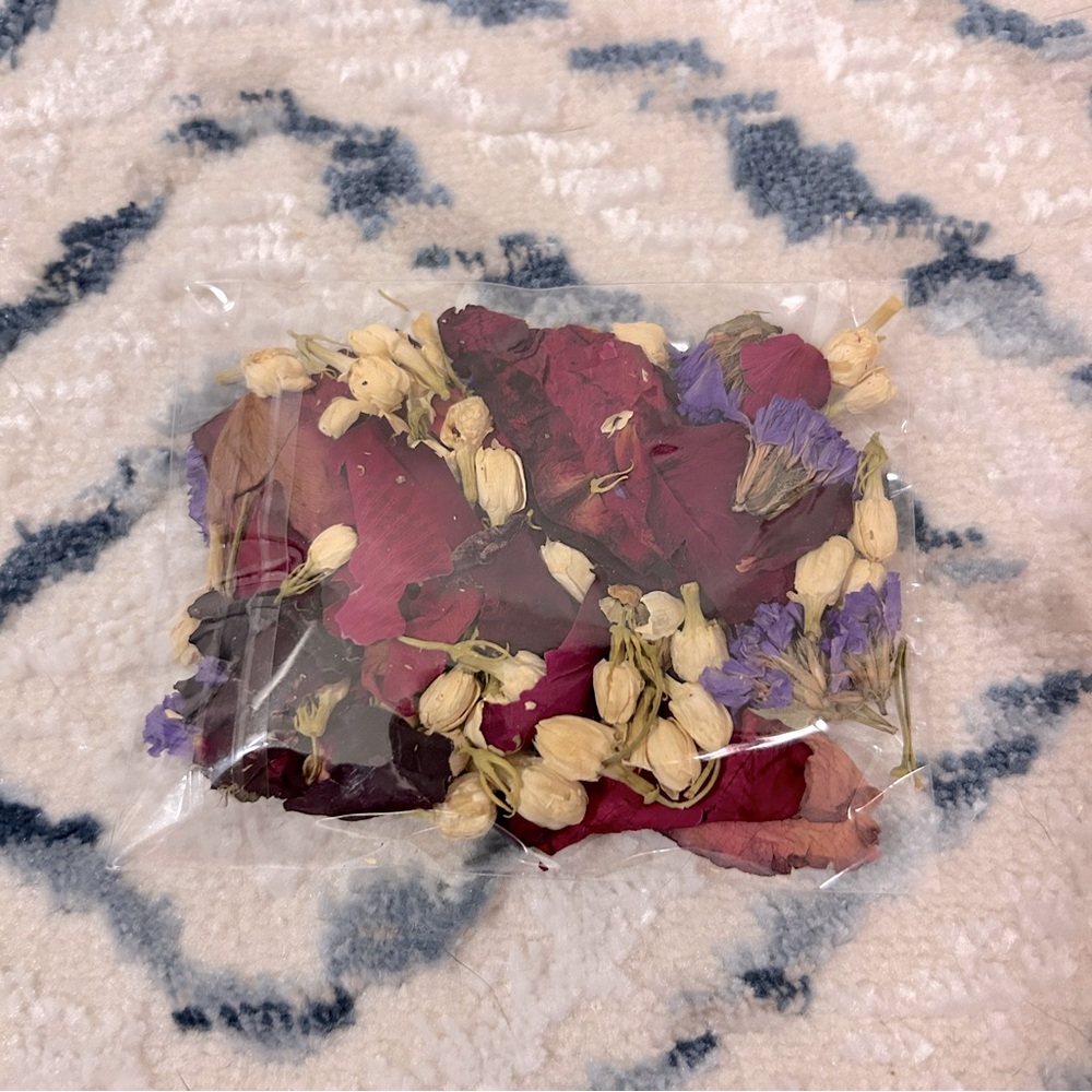 Flower Petal Toss - Wedding Exit - Picture 4 of 4